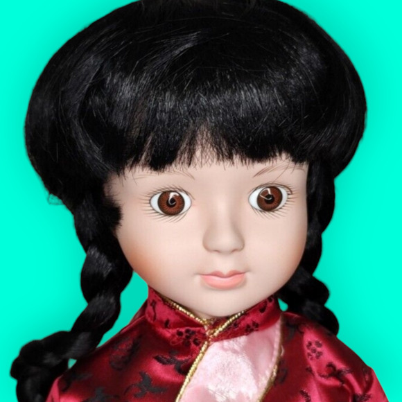 Vintage 1992 “Ushi” Doll – Ellis Island – American Dreams – Plays Kao Shan Ching - Picture 5 of 14